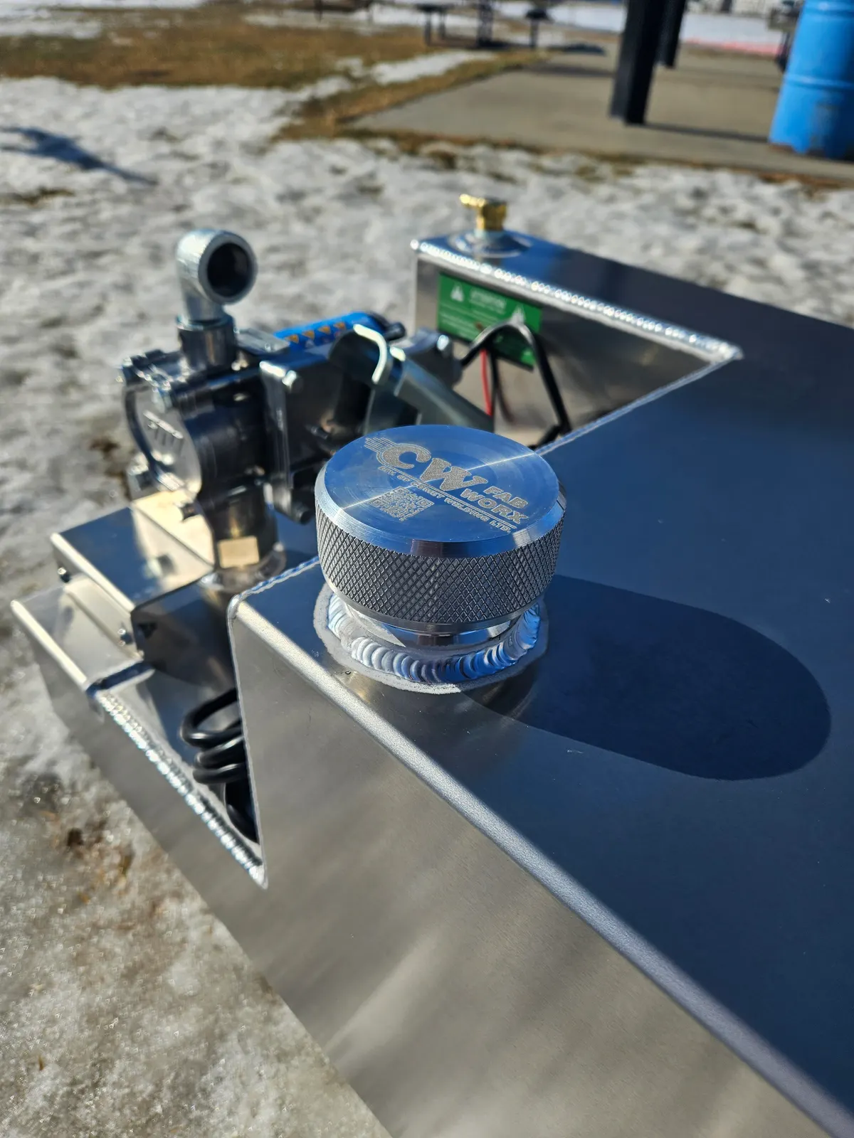 GPI fuel transfer pump and seal-welded aluminum tank detail