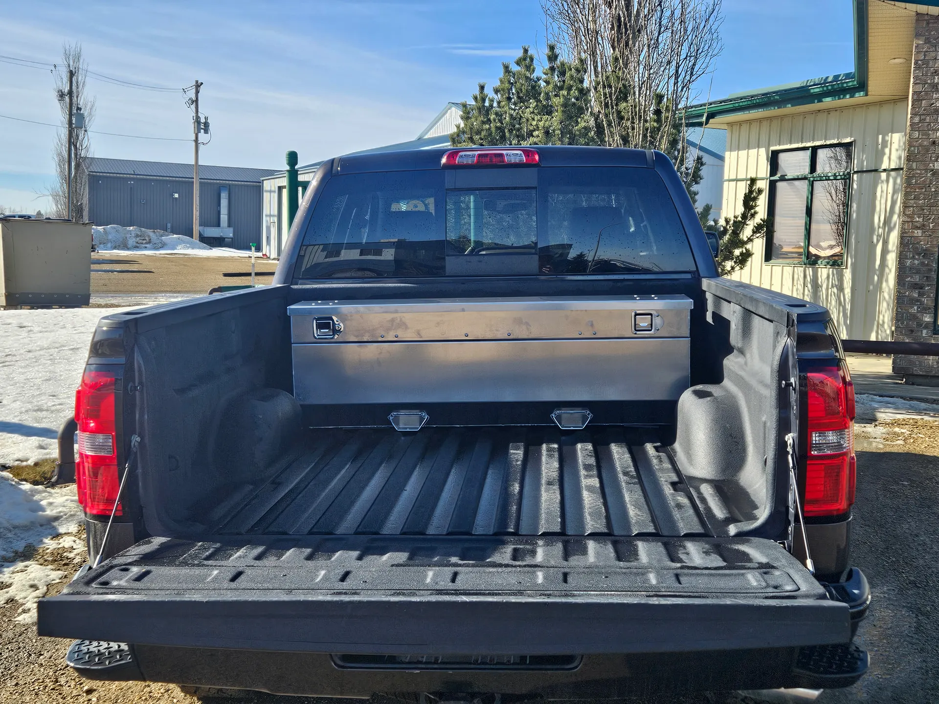 Toolbox Transfer Tank Combo in a pickup truck bed
